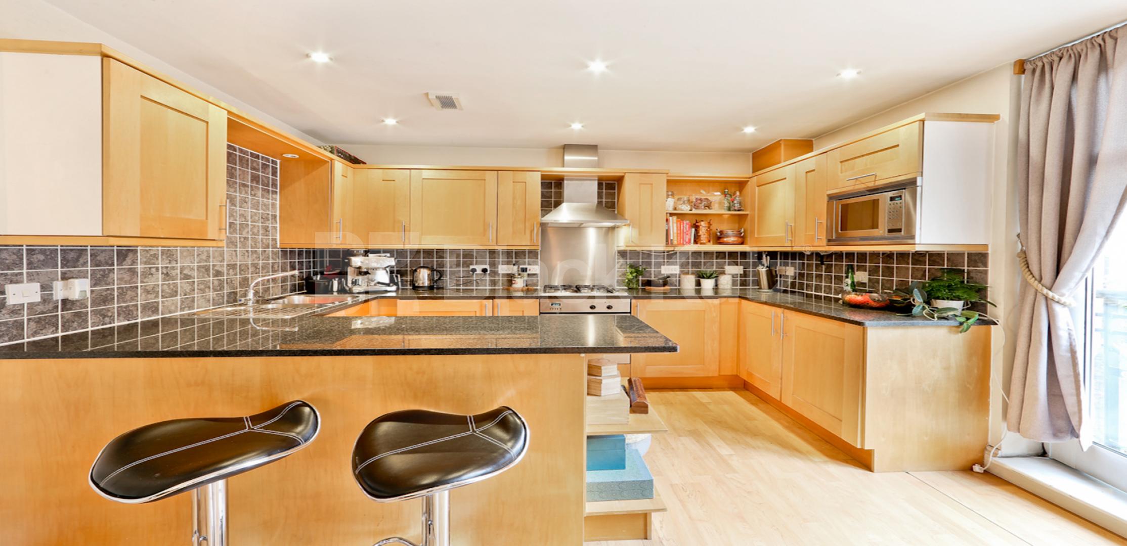 			LET  , 2 Bedroom, 2 bath, 1 reception Apartment			 Kittiwake Court.Great Dover Street , Borough/London Bridge